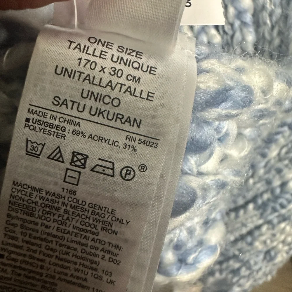 GAP Blue and White Knit Cable Scarf Fringe Large Wrap New